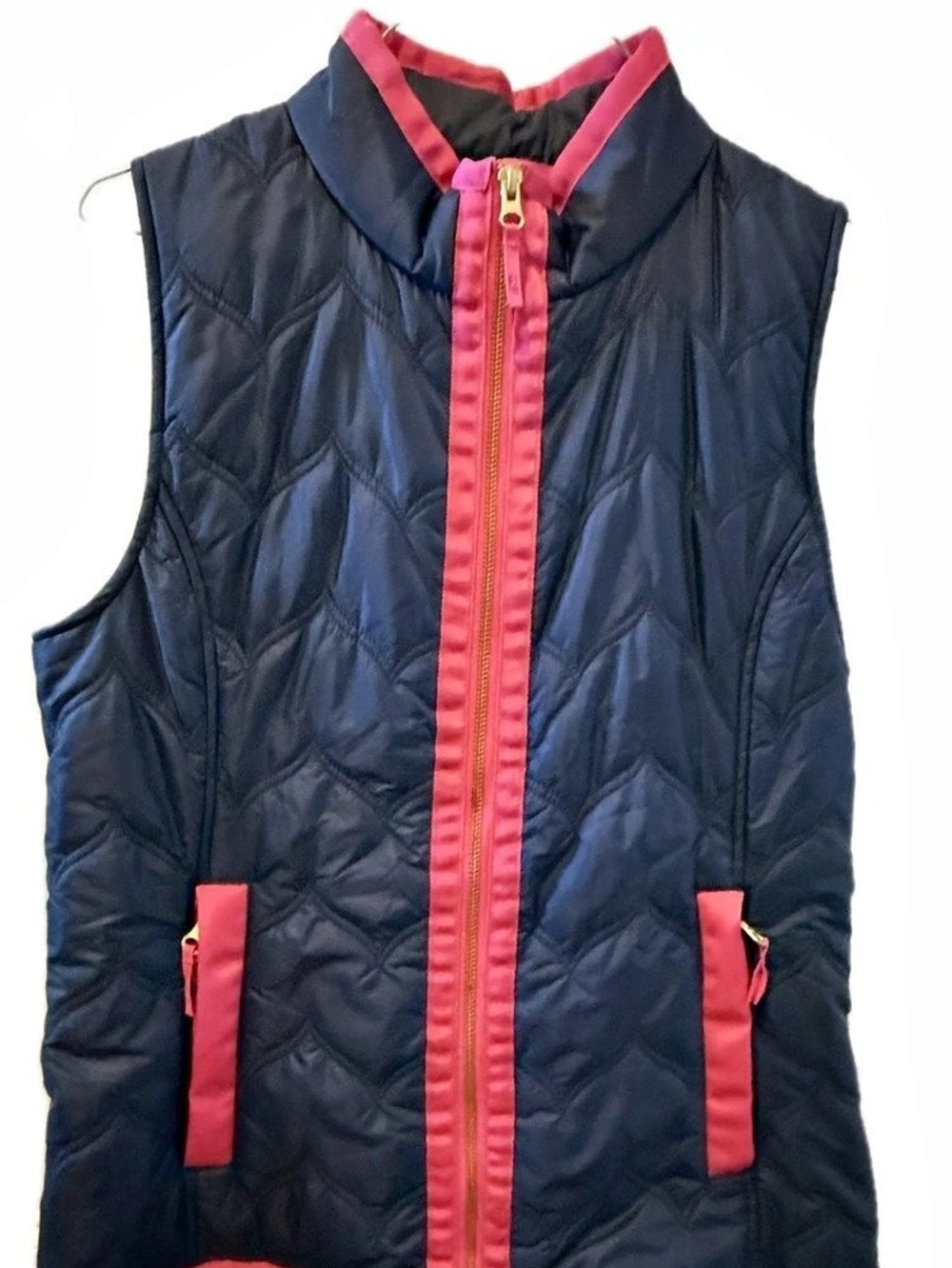 vineyard vines Mountain Weekend Puffer Vest in Blue & Pink Small
